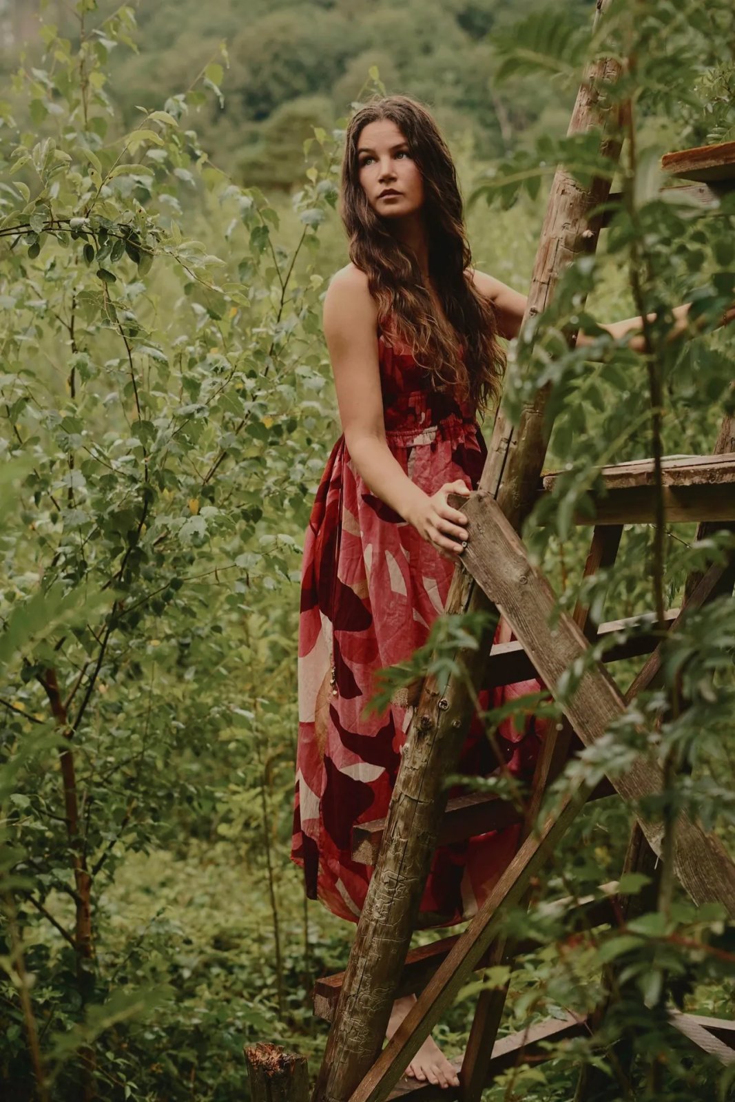 new-kleid-wald.webp