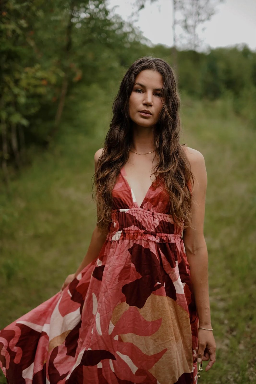 new-kleid-wiese.webp