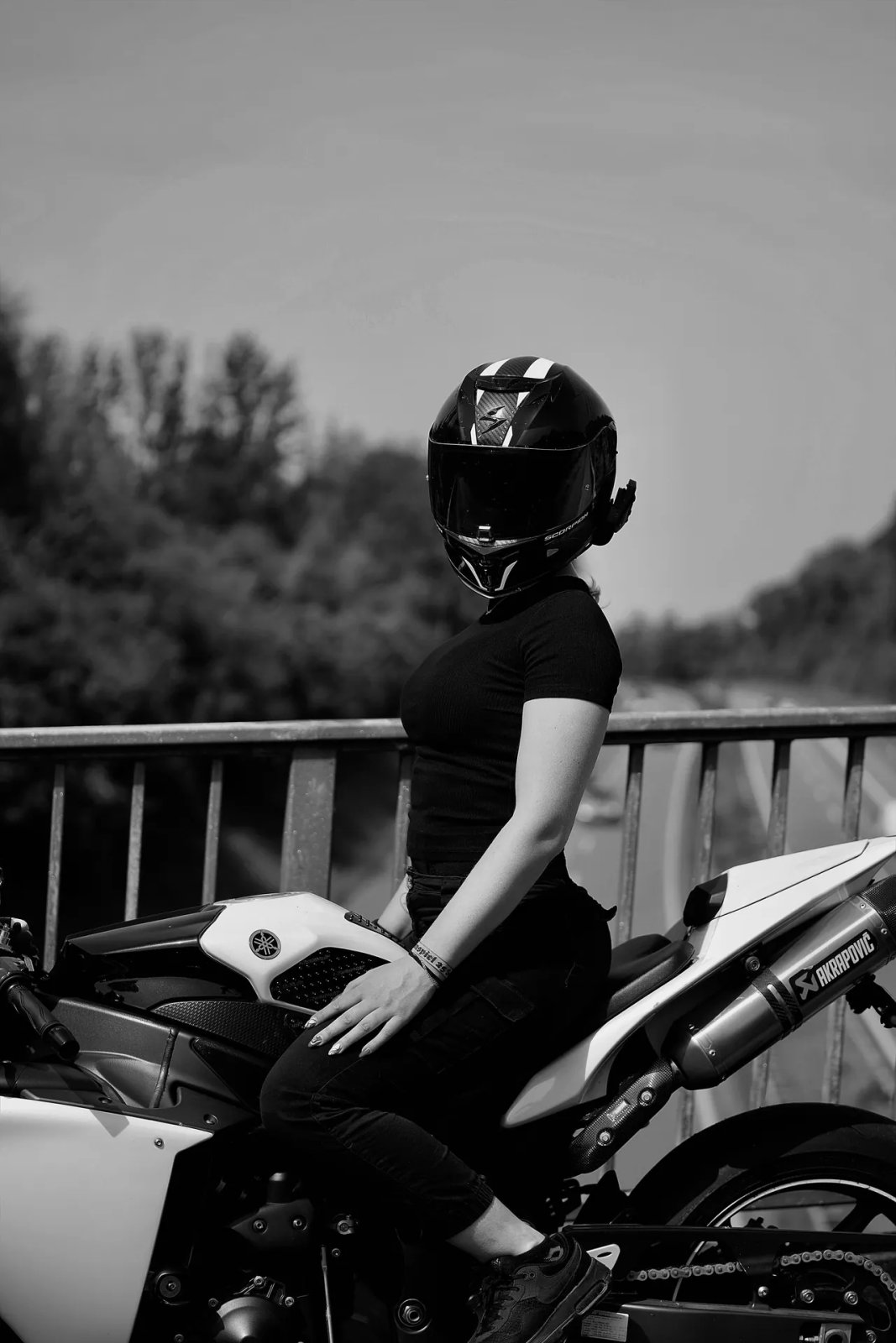 new-motorrad-frau.webp